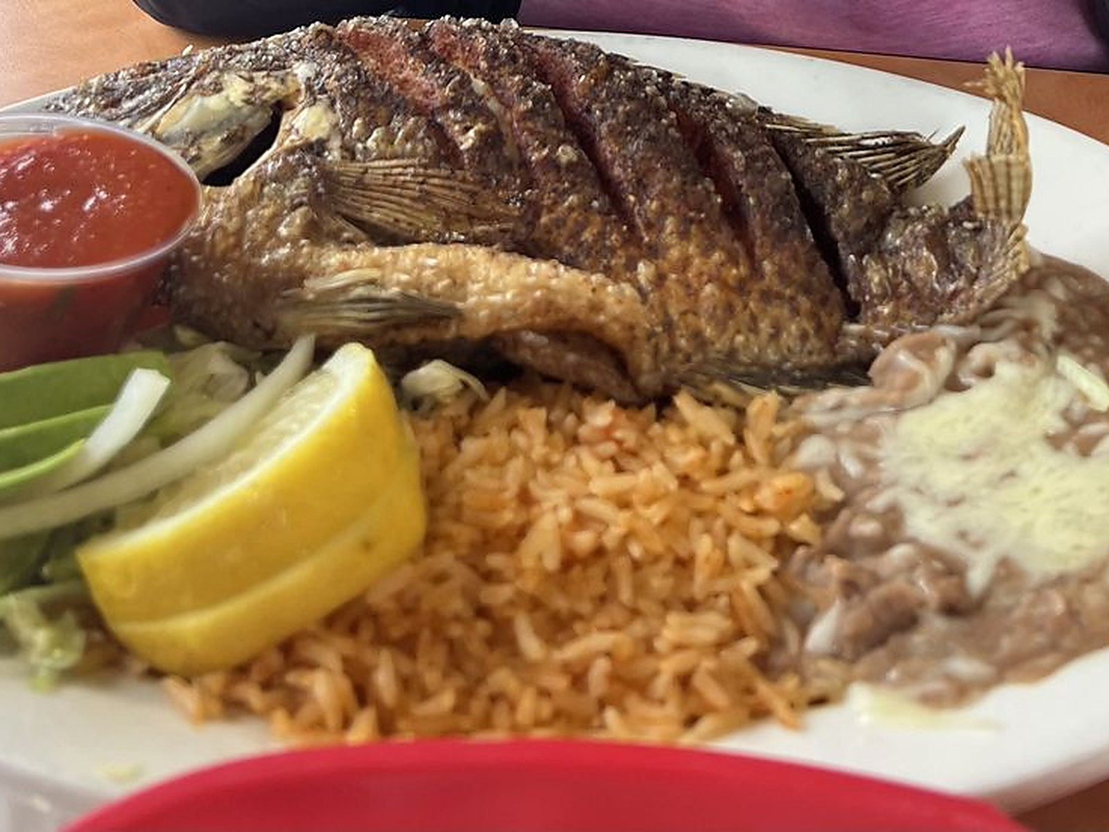 MOJARRA FRITA &mdash; Whole fried fish with rice and beans